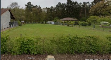 Entdecken Sie ein einzigartiges Baugrundstück in der malerischen Stadt Beaufort, gelegen im schönen Luxemburg. Diese exklusive Kaufgelegenheit wird von Yovo Immo angeboten und ist ausschließlich auf athome.lu zu finden. 

Eigenschaftsdetails:

Dieses erstklassige Grundstück umfasst eine Fläche von 16,32 Ar und bietet Ihnen die perfekte Möglichkeit, Ihr Traumhaus nach Ihren persönlichen Vorstellungen zu gestalten. Es gibt keine vertraglichen Bauverpflichtungen, sodass Sie absolute Flexibilität bei der Entwicklung Ihres Anwesens genießen. z.Bsp. grosses Doppelhaus oder  Wohnblock mit 4 Wohneinheiten...Die ruhige Lage und natürliche Umgebung machen dieses Grundstück zu einer ausgezeichneten Wahl für alle, die Wert auf Privatsphäre und Selbsterfüllung legen.

In der Nähe befindliche Einrichtungen:

Beaufort, bekannt für seine charmante Atmosphäre, bietet eine Reihe von Annehmlichkeiten. Die Stadt besitzt eine hervorragende Bildungsinfrastruktur mit verschiedenen Schulen, die nur einen kurzen Weg entfernt sind. Einkaufsmöglichkeiten und Restaurants befinden sich in unmittelbarer Nähe und ermöglichen bequemes Einkaufen sowie kulinarische Erlebnisse. Die Umgebung ist ideal für Outdoor-Aktivitäten mit schönen Parks und Freizeiteinrichtungen, die zur Erholung einladen. Gesundheitswesen und Verkehrsanbindungen sind ebenfalls gut entwickelt, was die Lage dieses Grundstücks zusätzlich begehrenswert macht.

Verpassen Sie nicht diese Gelegenheit! Vereinbaren Sie noch heute einen Besichtigungstermin, indem Sie uns über das Kontaktformular kontaktieren oder uns direkt anrufen. YoVo Immo 691 35 86 34