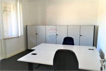 Veuillez contacter Bardia Allami pour de plus amples informations :
- T : 621 150 966
- E : bardia.allami@remax.lu

RE/MAX Luxembourg, Spécialiste de l'immobilier à Beggen - Bereldange, vous propose un bureau d'environ 14 m², entièrement meublé, pouvant accueillir plusieurs postes de travail dans chaque local (1 à 2 postes de travail), prêt à l'emploi dès le premier jour avec une gamme de services.
Ce bureau est complété par la mise à disposition, dans l’espace commun, d'une kitchenette, d'une salle de réunion avec écran de projection, de toilettes, d'un accès Internet, avec possibilité de panneau d’affichage à l’extérieur et boîte à lettre individuelle, ainsi que jardin et espace vert (tout inclus dans les charges) compris dans le prix de location.
Ce centre d’affaires situé à Beggen-Bereldange offre une adresse stratégique à votre société, au cœur de Luxembourg, à proximité d’une zone d’activité. Situé dans un bâtiment sur la route principale, il est facile d’accès depuis pratiquement n’importe où au Luxembourg (à 5 min du centre-ville, 10 min du Kirchberg ou de l’aéroport, 5 min de Strassen ou Limpertsberg).
Possibilité de stationnement très pratique de par l’existence de plusieurs parkings autour du bâtiment.

Bureau N° 1.3 : 600 € / mois (charges comprises)
Caution : 1200 €
Disponibilité immédiate !

Frais d’agence RE/MAX : 125 % du montant du loyer à la charge du locataire + TVA