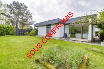 !!! SOUS COMPROMIS !!!

Mario Zannier (621 167 173) de REMAX Forum à le plaisir de vous présenter cette superbe maison libre de 4 côtés de 233 m2 habitables sur un terrain de 7,22 ares.
Construite en 1974, elle fût rénovée et réagencée en 2012 (+- 250.000.-)

DESCRIPTION:

REZ-DE-CH.

-Grand hall d'entrée, vestiaire encastré.
-WC invités.
-2 chambres suite avec sdd/sdb, une avec dressing.
-open space living/salle à manger/cuisine et coin büro.
-balcon, 2 terrasses, jardin,étang.

SOUS-SOL:

-3 chambres dont une avec sdb et dressing, deux avec sdd.
-WC séparé
-cave
-garage 1 voiture
-1-2 emplaçements voiture

Maison à découvrir absolument!!
Ref agence :2234495