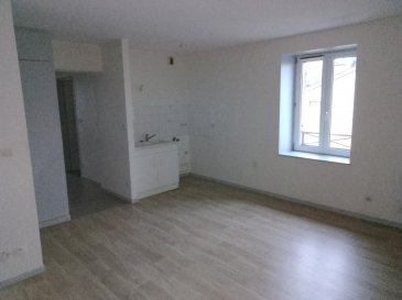 Appartement de type F2 de 40.44 m² situé au 1er étage et comprenant : Entrée avec Placard, Pièce à vivre / Coin cuisine, WC, Salle de bains, Chambre, Chauffage Electrique
Frais d'agence 255 € TTC