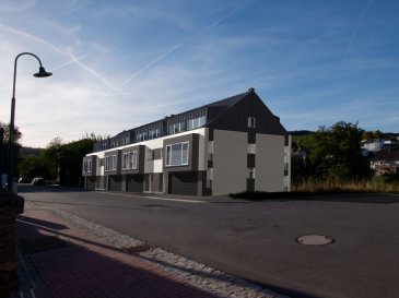 Future construction d'une maison jumelée (Lot 4) d'une surface brute de 377 m2 comprenant ;
Rez-de-jardin : garage pour deux voitures, local technique une très grande pièce avec accès terrasse et jardin
Rez-de-chaussée : hall, WC sép., salle à manger, cuisine, séjour avec accès balcon
1er étage: hall, salle de bains, 4 chambres à coucher dont une avec salle de douche. 

Prix de vente TTC avec taux de TVA réduit. 