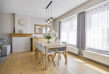 L'agence immobilière Immo-Contact vous propose cette magnifique maison de +/− 145m² de surface totale située à Roeser.

Nichée dans un quartier résidentiel particulièrement paisible de Roeser, cette maison bénéficie d’un emplacement privilégié où calme et qualité de vie sont au rendez-vous. 

Entourée d’un environnement verdoyant et peu fréquenté, elle constitue un véritable havre de paix, idéal pour les familles souhaitant profiter d’un cadre serein tout en restant à proximité des commodités et des principaux axes de communication.

La maison, sur 3 niveaux, se compose comme suit :

Rez-de-chaussée :
- Hall d'entrée
- Salon avec espace salle à manger
- Cuisine équipée avec accès au jardin
- Salle de bain avec douche et WC

1er étage:
- 3 Chambres à coucher
- Salle de bain avec douche, WC et fenêtre
- WC séparé

Sous-sol:
- Buanderie avec espace chaufferie
- 2 places de parking intérieurs

À savoir :
- Aucun travaux à prévoir
- Disponibilité à convenir

Pour toutes informations contactez-moi au +352 621 794 938.

Estimation de votre bien (sous 48h), contactez nous +352 26 311 992 ou sur info@immocontact.lu.

 ---------- 
The estate agency Immo-Contact is pleased to present this magnificent house with a total floor area of approximately 145m², situated in Roeser.

Nestled in a particularly peaceful residential neighbourhood of Roeser, this house enjoys a prime location where tranquillity and quality of life go hand in hand. 

Surrounded by lush greenery and with little footfall, it is a true haven of peace, ideal for families wishing to enjoy a serene setting whilst remaining close to amenities and major transport links.

The house, spread over three floors, is laid out as follows:

Ground floor:
- Entrance hall
- Living room with dining area
- Fitted kitchen with access to the garden
- Bathroom with shower and WC

First floor:
- 3 bedrooms
- Bathroom with shower, WC and window
- Separate WC

Basement:
- Utility room with boiler room
- 2 indoor parking spaces

Please note:
- No renovation work required
- Availability to be agreed

For further information, please contact me on +352 621 794 938.

For a valuation of your property (within 48 hours), please contact us on +352 26 311 992 or at info@immocontact.lu.