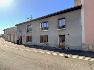 Proche toute commodité.  Mieux qu'un appartement, venez découvrir cette très jolie maison de village sans aucun travaux à prévoir. Au RDC, une cuisine équipée séparée du salon séjour, trois chambres à l'étage et SDB - tout confort. Stationnement facile.
 Les informations sur les risques auxquels ce bien est exposé sont disponibles sur le site Géorisques : www.georisques.gouv.fr