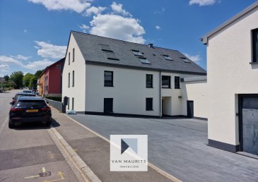 *** APPARTEMENT EN CO-LOCATION, CHAMBRE POUR 1 PERSONNE ***

Situé à Niederanven au 1ier étage d'une résidence de deux unités, ce nouvel appartement, construction de 2023, offre une chambre et salle de douche privative à la location meublée avec accès à des espaces à utilisation commune.

L'appartement bénéficie d'une surface habitable de ± 106 m² et se compose comme suit.

Au 1ier étage, le hall d'entrée de ± 26 m² avec cage d'escalier et vestiaire encastré de ± 1 m² dessert d'un côté l'espace commun séjour/salon/salle à manger/cuisine de ± 36 m² et accès à une terrasse de ± 23 m².

De l'autre côté, le hall donne sur le hall et couloir de nuit de ± 5 m² desservant un wc séparé commun de ± 2 m² (wc, lave-mains), une buanderie commune de ± 3 m² (lave-linge, sèche-linge), ainsi que 2 chambres et salle de douche privatives, une chambre (CH01) de ± 11 m² et salle de douche de ± 6 m² et une deuxième chambre.

Généralités :
- Passeport énergétique A
- Pompe à chaleur, chauffage au sol
- Fenêtres châssis PVC avec triple vitrage, volets électriques, stores électriques
- Ventilation mécanique contrôlée à double flux
- Grande terrasse vue dégagée

Location meublée de chambre et salle de douche:

DISPONIBLE LE 01 OCTOBRE 2025

- Chambre en co-location pour personne seule
- Prix par chambre/salle de douche EUR 1.500,- / mois charges comprises
- Charges comprises: eau, électricité, chauffage, wifi, TV
- Caution 2 mois de loyer

Commission d'agence immobilière 1/2 mois de loyer mensuel + TVA pour chacune des parties (bailleur et locataire)

Disponibilité 01/10/2025

Personne responsable du bien:
Achille De Villers
Tel: +352621588854
email: achille@vanmaurits.lu