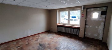 Local commercial Woustviller 64 m². Local commercial idéalement situé sur la route principale de Woustviller comprenant : 

- une chambre froide de 9m² 
- un bureau de 17m² 
- un espace cuisine de 30m² (2 deux marches pour y accéder)

En annexe, 1 place de parking. 

DPE VIERGE.

Les informations sur les risques auxquels ce bien est exposé sont disponibles sur le site Géorisques : www.georisques.gouv.fr

Contact chez Nord Sud Immobilier à Sarreguemines, Rohrbach les Bitche, Diemeringen et Bitche au 0372640102