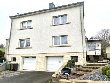 TEMPOCASA Strassen, vous propose cette jolie maison jumelée, située à Reckange-sur-Mess, un quartier résidentiel privilégié, bénéficiant d'une belle vue dégagée sur la nature.

La maison dispose d'une surface habitable de 125 m2 et d'une surface utile de 94 m2.

Le rez-de-chaussée, se compose comme suit:
- un hall d'entrée sur deux niveaux
- un living ouvert donnant sur la salle à manger 
  avec feu ouvert 
- une cuisine individuelle en bois massif avec feu
  ouvert
  La cuisine donne sur une jolie véranda avec
  moustiquaire et une marquise électrique
- une grande salle de bain avec baignoire et 
  douche, deux lavabos encastrés dans une 
  armoire
- une grande chambre à coucher de 14,65 m2

Le 1ér étage, dispose:
- d'un hall de nuit
- une grande chambre à coucher de 16,21 m2
- une grande pièce (espèce de studio avec
  kitchenette intégrée) 20,49 m2

Le grenier est aménageable et offre une surface de 40 m2 et bénéficie d'une nouvelle charpente en bois massif, toutes les dalles sont en béton

La cave dispose:
- d'un débarras
- un WC séparé
- un garage pour une voiture (possibilité de l'agrandir
- chaufferie avec une nouvelle chaudière datant de février 2020

L'extérieur vous offre, une jolie terrasse couverte, un grand jardin bien entretenue et clôturer, une maisonnette de jardin, un emplacement extérieur, un atelier de travail, un grand terrain à l'arrière de la maison.

Données techniques:
- Surface habitable 95,00 m2
- Surface utile 94.00 m2
- Terrain 16,60 ares 
- Année de construction: 1951
- Nouvelle toiture en Eternit et ferblanterie
- Nouvelle façade
- Nouvelle chaudière datant de 02/2020
- Nouvelle charpente en bois massif
- Eletricité à refaire 
- Dalles en béton
- Fenêtres double vitrage à l'avant 
- Fenêtres simple vitrage à l'arrière 
- Volets électriques avec programmateur

Pour de plus amples renseignements, n'hésitez guère de nous contacter au 621 143 693 Nadia Bensi
Ref agence :B169