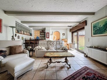 Immo-Contact vous présente cette belle maison de caractère datant de 1920, alliant authenticité et confort moderne.
Parfaitement entretenue, elle séduit par son cachet, ses beaux volumes et son ambiance chaleureuse.

Située dans un quartier calme et recherché de Remich, cette maison mitoyenne offre environ 150 m² habitables pour une surface utile totale de 220 m².

Une situation privilégiée à proximité des commerces, écoles, transports et des bords de Moselle, dans un environnement paisible et recherché.

Composition :

- Hall d’entrée accueillant avec placards encastrés
-Salon et salle à manger séparés, à l’atmosphère conviviale
- Cuisine équipée séparée

Au 1er étage :
- 2 chambres spacieuses, dont une avec espace bureau ou dressing
- Salle de bain avec douche et WC

Au dernier étage :
- Grenier aménagé en 3ème chambre et bureau

Une cave et deux garages box fermés viennent compléter le bien:

Cave au sous-sol accessible par trappe

Le plus :
Une annexe indépendante sur deux niveaux, chacun disposant de sa propre entrée, offrant un potentiel d’aménagement intéressant : logement séparé, espace professionnel ou pièce d’amis selon vos besoins.

Aucun travaux majeurs à prévoir – la maison est en bon état et prête à accueillir ses nouveaux occupants.

Immo-Contact – 20 ans d’expérience, un accompagnement humain et sur mesure.
Contactez-nous dès aujourd’hui pour organiser une visite et découvrir cette maison pleine de charme.

Disponibilité immédiate.

Visites possibles en semaine et le samedi.

Pour toutes informations contactez-nous au 621 391 355

Estimation de votre bien (sous 48h), contactez-nous +352 26 311 992 ou sur info@immocontact.lu.

 ---------- 
Located in a quiet and sought-after neighborhood of Remich, this semi-detached house offers approximately 150 m² of living space with a total usable area of 220 m².

A privileged location close to shops, schools, transportation, and the banks of the Moselle River, in a peaceful and sought-after environment.

Layout:

- Welcoming entrance hall with built-in cupboards
- Separate living room and dining room with a friendly atmosphere
- Separate fitted kitchen

On the first floor:
- Two spacious bedrooms, one with an office or dressing room area
- Bathroom with shower and toilet

On the top floor:
- Attic converted into a third bedroom and office

A cellar and two closed garages complete the property:

Cellar in the basement accessible via a trapdoor

The plus:
A separate annex on two levels, each with its own entrance, offering interesting potential for conversion: separate accommodation, professional space or guest room according to your needs.

No major work required—the house is in good condition and ready to welcome its new occupants.

Immo-Contact—20 years of experience, personalized and tailored support.
Contact us today to arrange a viewing and discover this charming house.

Available immediately.

Viewings possible on weekdays and Saturdays.

For further information, please contact us on 621 391 355.

For a valuation of your property (within 48 hours), please contact us on +352 26 311 992 or at info@immocontact.lu.