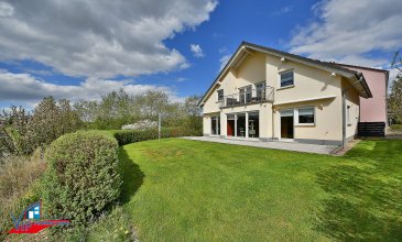 VIP Promotions s.a. vous propose en exclusivité cette maison individuelle parfaitement entretenue, sise sur un terrain de 16,36 ares.

Le bien est situé au cœur de la commune de Koerich, plus précisément à Goeblange.

Découvrez notre offre en visite virtuelle :

https://visite-virtuelle-360.ovh/vip.goeblange/

Le bien se compose comme suit :

Rez-de-chaussée :

- Spacieux hall d'entrée
- Vaste living / salle à manger donnant accès à la terrasse de 26,25 m² et au jardin d'environ 13 ares, orientés sud-ouest
- Cuisine indépendante entièrement équipée avec îlot, également avec accès à l'extérieur
- Chambre à coucher
- WC séparé
- Double garage accolé
- 2 emplacements de parking extérieurs

Premier étage :

- Hall de nuit
- 3 chambres à coucher
- Balcon de 6,03 m² accessible par les deux chambres à coucher situées à l'arrière
- Salle de bains munie d'une douche et d'une baignoire

Combles :

- Grenier accessible par trappe servant de débarras

Sous-sol (entièrement aménagé, chaque pièce bénéficiant de cours anglaises) :

- Salle de douche avec branchements pour machine à laver
- Chambre à coucher
- Cave
- Local technique

Divers :

- Système d'alarme avec détecteurs de mouvement, capteurs sur les fenêtres et les portes, ainsi que détection incendie
- Stores sur rails et stores bateau faits sur mesure
- Fenêtres équipées de vitrage de sécurité
- Double marquise électrique
- Porte de garage sectionnelle motorisée avec digicode intégré
- Système de domotique PHC permettant le contrôle intelligent de l'éclairage et des volets électriques
- Jardin équipé de deux abris de jardin
- Capteurs solaires sur les éclairages extérieurs

- Disponibilité immédiate

Maison située dans un environnement calme et résidentiel, mais en même temps proche de toutes commodités, des grands axes routiers et à proximité de toutes les infrastructures nécessaires.

Pour plus de renseignements ou pour une prise de rendez-vous, veuillez nous contacter au +352 691 901 219 ou bien par e-mail sur info@vippromotions.lu.

Suivez-nous sur Facebook pour recevoir nos informations en continu.