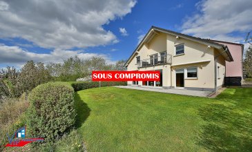 VIP Promotions s.a. vous propose en exclusivité cette maison individuelle parfaitement entretenue, sise sur un terrain de 16,36 ares.

Le bien est situé au cœur de la commune de Koerich, plus précisément à Goeblange.

Découvrez notre offre en visite virtuelle :

https://visite-virtuelle-360.ovh/vip.goeblange/

Le bien se compose comme suit :

Rez-de-chaussée :

- Spacieux hall d'entrée
- Vaste living / salle à manger donnant accès à la terrasse de 26,25 m² et au jardin d'environ 13 ares, orientés sud-ouest
- Cuisine indépendante entièrement équipée avec îlot, également avec accès à l'extérieur
- Chambre à coucher
- WC séparé
- Double garage accolé
- 2 emplacements de parking extérieurs

Premier étage :

- Hall de nuit
- 3 chambres à coucher
- Balcon de 6,03 m² accessible par les deux chambres à coucher situées à l'arrière
- Salle de bains munie d'une douche et d'une baignoire

Combles :

- Grenier accessible par trappe servant de débarras

Sous-sol (entièrement aménagé, chaque pièce bénéficiant de fenêtres ou de cours anglaises) :

- Salle de douche avec branchements pour machine à laver
- Chambre à coucher
- Cave
- Local technique

Divers :

- Système d'alarme avec détecteurs de mouvement, capteurs sur les fenêtres et les portes, ainsi que détection incendie
- Stores sur rails et stores bateau faits sur mesure
- Fenêtres équipées de vitrage de sécurité
- Double marquise électrique
- Porte de garage sectionnelle motorisée avec digicode intégré
- Système de domotique PHC permettant le contrôle intelligent de l'éclairage et des volets électriques
- Jardin équipé de deux abris de jardin
- Capteurs solaires sur les éclairages extérieurs

- Disponibilité immédiate

Maison située dans un environnement calme et résidentiel, mais en même temps proche de toutes commodités, des grands axes routiers et à proximité de toutes les infrastructures nécessaires.

Pour plus de renseignements ou pour une prise de rendez-vous, veuillez nous contacter au +352 691 901 219 ou bien par e-mail sur info@vippromotions.lu.

Suivez-nous sur Facebook pour recevoir nos informations en continu.