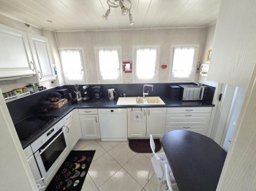 Proche de toutes commodités (écoles, commerces)

Au sein d'une petite copropriété calme et parfaitement entretenue de 4 appartements:

En rdc surélevé,

Lumineux F4 d'environ 72m² offrant:

Partie jour:

Hall d'entrée, cuisine équipée indépendante et son cellier attenant (10m²le tout),lumineux salon séjour carrelé de 28m² accès terrasse et jardin, wc séparé.

Partie nuit:

Un dégagement, une salle d'eau toute équipée, 2 chambres de 11 m² chacune

Au sous-sol :

Une cave commune à 2 appartements avec accès extérieur, une cave privative de 15m²)

A l'extérieur : 

Terrasse de 7m² et jardin privatif clos et arboré et 1a80ca orienté sud, places de parking privative à la résidence.

Technique:

Dv pvc avec volet roulant, chauffage central au gaz

Copropriété géré bénévolement +- 30€ mensuel / appartement et comprenant (provision eau, assurance du bâtiment, électricité des communs)

Mr Antonoff: 06-52-83-85-07