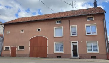 NEUNKIRCHEN LES BOUZONVILLE

Au calme

Maison lorraine individuelle F6 de 132 m2 hab et de 450m2 au total avec les dépendances.
Construction après-guerre, années 50, comprenant:

Au Rdc:
Une entrée, une cuisine indépendante, un séjour de 30 m2, une chambre avec douche, un wc.

A l'étage ( sur dalle):
Un dégagement, 3 chambres de 15 m2 et une salle de bains 10 m2.

Grenier aménageale.

Un sous-sol complet, comprenant: 2 caves et une chaufferie.

Dépendance + ancienne écurie + grange + 2 garages

Une grande cour en pavé.

Chaudière fioul + bois.

Dv Pvc

La maison est raccordée au tout à l'égout.

Possibilité d'acheter un terrain non attenant d'env 16 ares .


Beaucoup de potentiel.

A VOIR