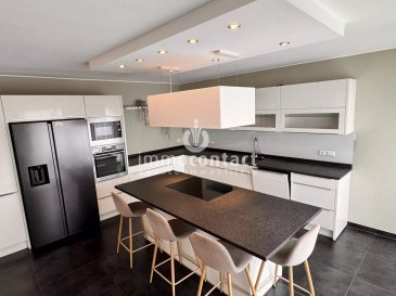 Immo-Contact vous propose à la vente cette superbe maison mitoyenne de trois chambres, entièrement rénovée en 2024, avec jardin, terrasse et garage double.

Construite en 2015, la propriété bénéficie d’un emplacement privilégié dans un quartier calme et résidentiel d’Oberkorn, au sein de la commune de Differdange. Édifiée sur un terrain de 2,20 ares, elle offre une surface d’environ 156 m², hors grenier aménageable, et séduit par ses volumes généreux, ses équipements modernes et ses excellentes performances énergétiques.

Répartie sur deux niveaux, la maison se compose comme suit :

Au rez-de-chaussée :

- un hall d’entrée accueillant ;
- un lumineux séjour avec salle à manger ;
- une cuisine ouverte ;
- un accès à la terrasse et au jardin entièrement clôturé ;
- une cave et une buanderie ;
- un garage pouvant accueillir deux voitures.

À l’étage :

- trois chambres à coucher ;
- une salle de bains avec baignoire ;
- une seconde salle de bains avec douche ;
- un WC séparé.

A savoir :
- Possibilité d'aménagé le grenier
- La maison bénéficie d’équipements énergétiques et techniques intéressants : panneaux photovoltaïques, pompe è chaleur;
- borne de recharge pour véhicule électrique ;

Construite récemment et rénovée avec soin, cette maison associe confort moderne, efficacité énergétique et cadre de vie paisible. Sa terrasse, son jardin clôturé,  en font un bien idéal pour une famille recherchant une maison fonctionnelle à proximité de toutes les commodités de Differdange.

À découvrir sans tarder !

Pour obtenir plus d’informations ou organiser une visite, n’hésitez pas à nous contacter au 661 40 97 29 , au 26.311.992 ou par e-mail à info@immocontact.lu.

ImmoContact propose également des estimations gratuites de votre bien, pouvant être réalisées et communiquées sous 24 heures.

 ---------- 
Immo-Contact is pleased to offer for sale this superb three-bedroom semi-detached house, fully renovated in 2024, featuring a garden, terrace and double garage.

Built in 2015, the property enjoys a prime location in a quiet residential neighbourhood of Oberkorn, in the municipality of Differdange. Set on a 2.20-are plot, it offers approximately 156 m² of space, excluding the convertible attic, and stands out for its generous rooms, modern features and excellent energy efficiency.

Arranged over two levels, the house is laid out as follows:

Ground floor:

- a welcoming entrance hall;
- a bright living and dining area;
- an open-plan kitchen;
- access to the terrace and fully enclosed garden;
- a cellar and utility room;
- a garage with space for two cars.

First floor:

- three bedrooms;
- a bathroom with a bathtub;
- a second bathroom with a shower;
- a separate toilet.

Good to know:

- the attic can be converted to provide additional living space;
- the property benefits from attractive energy-efficient and technical features, including photovoltaic panels and a heat pump;
- an electric vehicle charging station.

Recently built and carefully renovated, this house combines modern comfort, energy efficiency and a peaceful living environment. With its terrace and enclosed garden, it is an ideal home for a family looking for a practical and comfortable property close to all the amenities of Differdange.

A property not to be missed!

For further information or to arrange a viewing, please contact us on +352 661 40 97 29 or +352 26 311 992, or by email at info@immocontact.lu.

Immo-Contact also provides free property valuations, which can be completed and delivered within 24 hours.