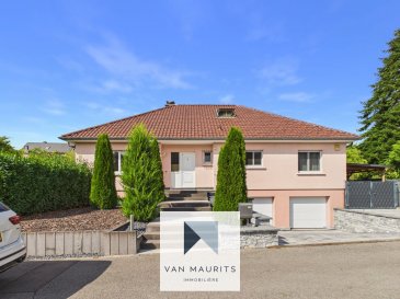 La maison propose un cadre de vie idéal immersé dans la nature, tout en étant proche des commodités. Implantée sur un beau terrain de 10,62 ares, dans une zone calme (au bout d'une rue sans issue) et résidentielle à Moutfort (commune de Contern), cette agréable et lumineuse maison construite en 1996 - n'ayant connu qu'un propriétaire qui en a pris grand soin - offre une surface habitable d'environ 178 m². Elle a en outre bénéficié de rénovations majeures tant extérieures qu'intérieures depuis 2016, puis essentiellement de 2019 à 2023.  

Le rez-de-chaussée carrelé (sauf les trois chambres) s'ouvre sur un hall d'entrée de ± 13 m², menant à un spacieux et lumineux séjour de ±39 m² doté d'un faux plafond avec nombreux spots, de deux unités de climatisation réversible, d'un chaleureux insert à bois. Une baie vitrée (avec marquise à moteur électrique) y donne accès à une terrasse de belle taille et au jardin; une porte coulissante sépare le séjour de la cuisine équipée de ± 13 m², éclairée entre autres par les spots du faux plafond, offrant aussi l'accès à la terrasse par une baie vitrée surmontée de la même marquise à moteur qu'au séjour.  

Les fenêtres du séjour et les deux baies vitrées mentionnées possèdent des volets motorisés.  

Un couloir de ± 10 m² dessert ensuite trois belles chambres avec climatisation réversible, un beau sol stratifié clair, de respectivement ±14 m², 14 m² et 15 m², ainsi qu'une spacieuse salle de douche de ±10 m² comprenant une douche à l'italienne (avec banc intégré), un WC, un espace rangement. Le meuble qui intègre les doubles vasques offre un bel espace complémentaire de rangement. Un WC séparé avec lavabo et un débarras (avec fenêtre) complète ce niveau.  

Les espaces supplémentaires comprennent également, sous une magnifique charpente traditionnelle : un grenier aménagé de ± 45 m² avec une unité de climatisation réversible (même sol stratifié que dans les chambres), avec deux radiateurs, deux grands velux et un petit, offrant un espace polyvalent pouvant servir de bureau, salle de loisirs ou suite parentale (un lavabo avec eau froide/chaude y est installé), ainsi qu'un second grenier non aménagé de ± 15m² mais avec radiateur.  

Au sous-sol entièrement carrelé, la propriété offre de beaux espaces annexes, notamment une buanderie de ± 22 m², une cave de ± 28 m² pouvant servir d'atelier, une chaufferie de ±16 m² et une seconde cave de ± 16 m² (la seule sans fenêtre ? idéale pour cave à vin). De très nombreuses étagères y sont présentes.  

Un garage de ± 38 m² permet de stationner confortablement deux voitures moyennes et une plus grande; deux nouvelles portes électriques ont été installées fin 2023. On pourra aussi garer une voiture dans l'abri à bois ou carport d'environ 25m2. De même garer un véhicule - toujours sur la propriété - devant l'abri. Soit une capacité totale de parking pour cinq voitures.  

À l'extérieur, la propriété bénéficie d'un agréable terrain très calme de 10,62 ares agrémenté d'un beau jardin clôturé où poussent des arbres fruitiers: mirabelliers, pruniers, quetschiers. Y figure aussi un enclos avec une grande niche pour chien.  

Au fond du jardin, une dalle en béton pourra accueillir un futur abri de jardin.  

La maison bénéficie de la fibre optique, de châssis en PVC à double vitrage et toutes les fenêtres de la maison (y compris au sous-sol et au grenier) sont dotées d'une moustiquaire.  
Elle a la façade avant orienté sur-est donc le séjour orienté nord-ouest, ce qui permet d'avoir de la luminosité tout le long de la journée.  
Fin 2023, le toit de tuiles en ardoise a fait l'objet d'un nettoyage complet et le faitage de la cheminée a été entièrement refait.  
Le chauffage est assuré par une chaudière au gaz avec distribution par radiateurs.  
La cuisine est - entre autres - équipée d'une cuisinière avec deux plaques au gaz et deux vitrocéramiques, offrant une double possibilité de cuisson.  
Passeport énergétique : E-G   

Agent responsable : Maurits van Rijckevorsel  
Tél. : +352 621 198 891  
E-mail : maurits@vanmaurits.lu
