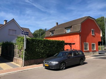 

A vendre, magnifique maison de +/- 150 m2 de surface utile avec 3 chambres sur un terrain de +/- 3 ares, situé à INGELDORF


Au rez-de-chaussée, vous trouverez un hall d'entrée, cuisine équipée sortie terrasse 15 m2, salon, salle à manger, W.C séparé, beau jardin plein sud.

Au premier étage, 3 chambres à coucher, salle de douche,

Grenier non aménageable. 

Un garage pour 1 voiture et 1 carport 

Pour toute information supplémentaire, veuillez nous contacter info@newgest.lu ou 691125293