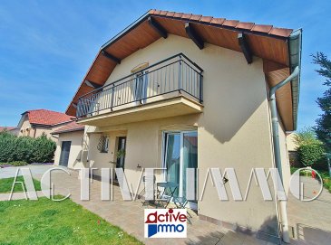 Maison Guenange 6 pièce(s) 140 m2. MAISON INDIVIDUELLE ! SECTEUR RECHERCHÉ CALME ET AGRÉABLE !

Sur la commune de Guénange, offrant un réel confort de vie avec sa proximité des commodités, écoles, commerces, grandes surfaces et proche des axes autoroutiers A30 et A31, devenez propriétaire de cette charmante maison.
Située au fond d'une impasse, dans un quartier résidentiel calme et recherché, édifié sur un terrain de 5ares 12ca, ce pavillon individuel de 1990 de 140 m²habitable, à tout pour vous plaire.

Composée d'un plain pied de 95 m², offrant confort et modernité avec une belle entrée fonctionnelle avec placards de rangement, donnant sur un espace de vie spacieux et lumineux de plus de 58m², avec cuisine équipée et aménagée ouverte sur le salon-séjour, le tout bénéficiant d'accès direct aux extérieurs.
En complément, 2 chambres dont 1 exploitée en dressing, une salle d'eau avec 2 vasques et douche, ainsi qu'un wc séparé.

A l'étage, une vaste chambre et une salle de bain avec baignoire, douche et wc, ainsi qu'une belle pièce de 25m² faisant office de bureau et coin détente avec accès au balcon pouvant être aménagée en 4ème chambre. 
En sus, 2 pièces en enfilade à terminer d'aménager selon vos goûts et besoins, donnent la possibilité d'exploiter des surfaces supplémentaires et agrandir la surface habitable de la maison.

Le garage équipé d'une porte motorisée et d'une borne de recharge pour voiture électrique est prolongé par un espace cellier- buanderie et d'un atelier communiquant directement avec le jardin.

Les extérieurs permettent de faire le tour de la propriété avec la possibilité de stationner plusieurs véhicules, en plus des places de stationnement présentes devant la maison.
Le jardin plat et arboré vous permettra de profiter toute la journée de vos extérieurs.

DV PVC + VOLETS roulant électrique 2021-2022 / CHAUDIÈRE GAZ / Absence d'Amiante / Tout à l'égout / FIBRE / Petits travaux de finitions à prévoir + Combles exploitable

DPE réalisé le 17/04/2026 : logement classé D pour 156kwh/m²/an ainsi que D pour les émissions de gaz à effet de serre pour 32 kg co²/m²/an.
Montant estimé des dépenses annuelles d'énergie pour un usage standard : entre 2 020€ et 2 790€ par an. Prix moyens des énergies indexés sur l'année 2021, 2022, 2023 (abonnements compris)
Les informations sur les risques auxquels ce bien est exposé sont disponibles sur le site Géorisques : www.georisques.gouv.fr ».

A VISITER SANS TARDER ! 
Frais d'agence à charge vendeur
Votre conseiller Immobilier : Marie PETITFRERE : 06 95 67 68 76