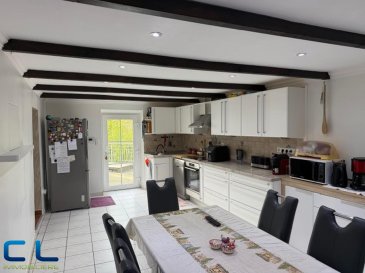 Luxembourg-Weimerskirch ? Appartement-duplex à vendre ;

-Appartement duplex situé au rez-de-chaussée et au premier étage d'une maison bi-familiale.
Ce bien se distingue par son entrée individuelle et l'absence de charges communes mensuelles.
Avec une superficie totale de ±130 m², il se compose comme suit :
Rez-de-chaussée (63,87 m²) :
-Couloir d'entrée
-Salon / living
-Salle de douche
-Spacieuse cuisine équipée- salle amanger, avec accès direct à l'arrière de la maison

1er étage (65,61 m²) :
-Grand hall avec placards intégrés
-Trois chambres à coucher
-Grande salle de douche
Annexes et extérieurs :
-Cave et garage intérieur (53,61 m²) 
-Jardin privatif de 38 m²avec emplacement de parking extérieur

Caractéristiques techniques :
-Chaudière individuelle au gaz
-Double vitrage PVC
-Dalles en béton
Bien idéal pour ceux recherchant confort, indépendance et tranquillité dans un quartier résidentiel, calme, historique, verdoyant, familial et international avec une ambiance ?village », proche de la vallée de l'Alzette.
- Weimerskirch est entouré par :
Dommeldange, Pfaffenthal, Eich, Kirchberg (quartier d'affaires et institutions européennes). 
La disponibilité du bien est à convenir.

Pour toute demande de visite ou informations complémentaires, n'hésitez pas à nous contacter au 265341 ou directement notre agent Mme VEIGAS au 621 505 621 ou par mail au cristina.veigas@cl-immo.lu

Les frais d'agence sont compris dans le prix de vente et à charge du vendeur.