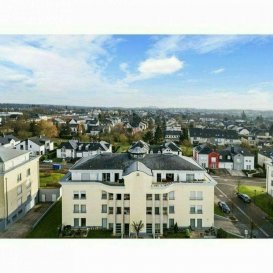 +++ APPARTEMENT AVEC JARDIN PRIVATIF +++

Appartement 2 chambres au sein d'une résidence située à Strassen rénovée en 2021, vendu avec une cave et un garage et JARDIN privatif, construit au 2005. 
A quelques centaines de mètres de Luxembourg-Belair. 
Surface : +/-80m2 selon cadastre vertical Disponibilité à convenir 

Disposition : Rez-de-chaussée
- Hall d'entrée 
- Cuisine équipée
- Débarras 
- Séjour 
- Terrasse 12,5m2 
- Jardin privatif
- 2 chambres à coucher 
- Salle de douche 
- WC séparé 
- Garage 1 voiture 
Sous-sol 
- Cave 
Situation : 

- À 2 minutes du réseau autoroutier 
- À quelques pas de la Route d'Arlon, de tous commerces et transports en commun 
- Supermarchés Delhaize, Lidl et Colruyt accessibles à pied 
- À 5 minutes du centre commercial Belle Etoile, 12min de City Concorde et Cloche d'Or 
- À 6 minutes de Luxembourg-ville

Pour tout renseignement complémentaire ou information veuillez nous contacter par email info@immonordstrooss.lu ou par Tél: 691 850 805.

Proposition de crédit/financement à taux compétitif auprès des banques Luxembourgeoise incluse dans nos services gratuits.