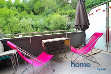 *SOUS COMPROMIS*

Homeseek Belair et Janette (691 111 623) vous présentent ce magnifique appartement de 70 m2 situé au deuxième étage d'un immeuble de 3 unités à Echternach ( 35 km de Luxembourg-Ville). 

Avec sa belle hauteur sous plafond, cet appartement vous offre un hall d'entré, une grande pièce de vie lumineuse avec parquet en bois massif, une cuisine équipée ouverte, une grande chambre avec une salle de douche attenante, un WC séparé et un accès sur la terrasse parfaitement orientée. 

Une buanderie commune, une cave privative, un local vélo et un emplacement intérieur (+ la possibilité de louer un deuxième emplacement) viennent compléter cet appartement particulièrement agréable. 

Pour de plus amples informations sur ce bien ou pour convenir d'une visite, n'hésitez pas à prendre contact directement au 691 111 623 ou par mail jdacosta@homeseek.lu


Ref agence :4921143-HB-JDC