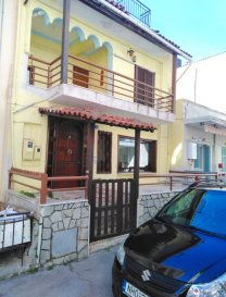 Immo Nordstrooss vous propose une maison entièrement meublé et équipé à Saloniki près de la plage.

Cette maison se compose comme suite:

- living,
- cuisine ouverte et équipée,
- 3 chambres à coucher,
- 2 salles de bain,
- balcon et terrasse,
- grenier aménagés,
- système d'alarme,
- Marmore flache.

Pour plus de renseignements veuillez nous contacter au 691 450 317.