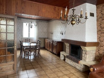 Maison à vendre Florange. FLORANGE:
Au 63 rue nationale, cette maison d'environ 130 m² est implantée sur un terrain clos de 620 m².
Au rez de chaussée: une entrée dessert  salon séjour carrelé , une cuisine équipée ( ancienne) ainsi qu'une salle de bains et un wc individuel.
Au 1 er étage trois chambres de 14,5 m², 15,30 m², 15,60 m² ainsi qu'une seconde salle de bains + WC.
Sous sol complet( cuisine d'été)
Garage . Double vitrage. Volets motorisés.

IMMODM: 06 83 08 64 58

Honoraires inclus de  5.71%  à la charge de l'acquéreur. Prix hors honoraires 210 000 €. Classe énergie F, Classe climat E Logement à consommation énergétique excessive. Montant estimé des dépenses annuelles d'énergie pour un usage standard : entre 3530.00 € et 4830.00 € sur les années 2021, 2022 et 2023 (abonnements compris). Les informations sur les risques auxquels ce bien est exposé sont disponibles sur le site Géorisques : georisques.gouv.fr.