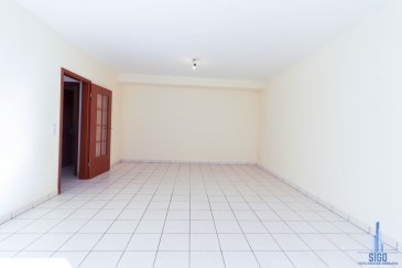 Appartement 1 chambre avec la possibilité de faire une deuxième chambre à  Schifflange. L’appartement qui est proche de toutes commodités, a un grand potentiel avec ses divisons bien lumineuses.

L'appartement se compose:

- Cuisine séparée complètement équipée 
- 1 chambre avec une salle de douche privative 
- Un WC
- 1 grand salon avec la possibilité d'y faire une deuxième chambre 

Cet appartement dispose aussi d'un emplacement intérieur assez grand et d'un grenier.

Les honoraires sont à charge du vendeur.

Pour l´ obtention de votre financement, n'hésitez pas à nous demander pour vous mettre en contact avec nos partenaires du financement qui vous aident à avoir votre prêt aux meilleures conditions du marché.

Pour plus d'informations n'hésitez pas à contacter Monsieur Goncalves José au 621784559 ou par e-mail goncalves@sigo.lu

Notes :
1. Si vous êtes un agent immobilier, ce bien immobilier est disponible pour partager. N'hésitez pas à faire le rapprochement avec vos clients et contactez-nous afin d'organiser une visite.