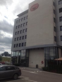 A la vente dans immeuble administratif de haut standing, dont le style moderne ainsi que la technique correspondent aux nouveaux critères européens.
Disponible à partir du 1 octobre 2018 dans Immeuble de Bureau comprenant surface de bureau à partir de 248 m2 (possibilité jusqu'à  518 m2 de surface de bureau si disponible) et avec dépôt ûgarage de surface de 320 m2 dans le sous-sol,avec accès privatif par rampe direct .
L'espace de bureau est très lumineux avec beaucoup de visibilité, aménagé en différents espaces de bureaux, salle de conférence, salle de bain privative, kitchenette, réception, emplacements de stationnement  à disposition, grande baie vitrée
Equipements techniques : planchers technique, triple vitrages, climatisations, salle serveurs, stores lamelles automatisé, CIAT, les étages sont desservis par deux ascenseurs.
Description situation:
Cet Immeuble Administratif bénéficie d‘une situation exceptionnel et idéale au sud de la ville, très bien desservie par le réseau autoroutier. Hotel Ibis sur le site pour faciliter de logement.
Situé à Livange, dans la périphérie sud avec facilités d‘accès aux autoroutes, à 8 Km du centre de Luxembourg et à 10 Km de l‘aéroport international.

Info et prix sur demande à
Responsable commercial :
Cesare GIULIANO - Immobilière La Cité
97 rue de Strasbourg
L-2561 Luxembourg
Luxembourg
Tel: 691 19 78 02 / responsable commerciale: c.giuliano@la-cite.lu

Ref agence :Bureaux