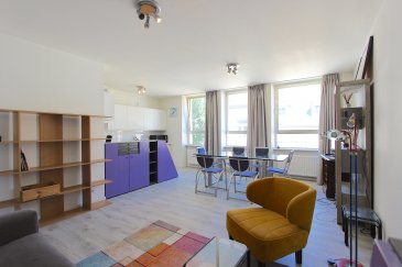 Appartement en location au 3e étage dans la rue Beaumont, Ville-Haute Luxembourg

En location, un beau appartement entièrement meublé situé au 3e étage (avec ascenseur) dans la rue Beaumont, Ville-Haute Luxembourg idéalement situé et proche de toutes commodités (Arrêt de bus, centre commerciaux etc..)

*** 5A, rue Beaumont, L-1219 Luxembourg***

L'appartement dispose de +/- 65m2 habitables et se compose comme suit:
- un hall d'entrée,
- un WC séparé,
- une chambre à coucher,
- une living,
- une salle de bains avec baignoire,
- une salle à manger,
- une cuisine ouverte.

Disponibilité: immédiate
Loyer: 1.950€
Charges: 220€ / mois
Caution: 2 x le loyer,
Durée du bail: 1 an avec tacite reconduction

Équipements techniques:
Chauffage au gaz,
Vidéophone,
Double vitrage.

Commission d'agence d'uni demi loyer incombe au locataire ainsi qu'au propriétaire. 

Pour tout renseignement complémentaire, prière de contacter le +352 269 007-1 (LUX, ENGL, FR, DE)