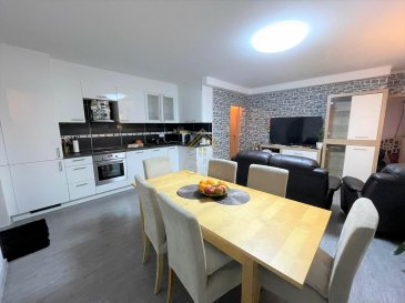 Real G Immo vous présente ce bel appartement au rez-de-chaussée entièrement rénové de +/- 56 m² situé à Schieren.<br><br>Ce bien se compose comme suit:<br><br>Hall d\'entrée, <br>Cuisine équipée sur salon/salle à manger,<br>2 chambres à coucher,<br>Salle de douche,<br><br>A ce bien s\'ajoute un emplacement privé, cave, buanderie commune. <br><br>DISPONIBLE DE SUITE<br><br>Real G Immo vous accompagne dans toutes vos démarches administratives et financières, si besoin.<br><br>Pour plus de renseignements ou une visite des lieux (également possibles le samedi sur rdv), veuillez nous contacter au 28.66.39.1.<br><br>Les prix s\'entendent frais d\'agence de 3 % TVA 16 % inclus.