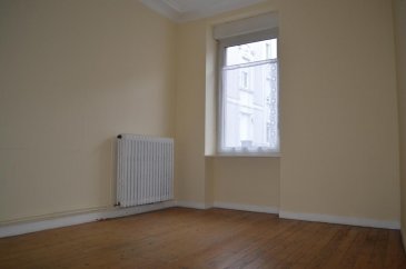 Re/max, spécialiste de l'immobilier à Algrange, vous propose en exclusivité cet agréable appartement d'une surface habitable de 51 m2 environ.

Situé au rez de chaussé d'une copropriété de 3 unités, dans une résidence bien entretenue, l'appartement est idéalement situé dans une rue calme, à proximité des transports en commun, au cœur du centre ville. 

Cet appartement se compose de la manière suivante: 
- Hall d'entré (4m2)
- 1 chambre (3,31m2) 
- 1 chambre (13,59 m2) 
- cuisine (6,93m2) 
- Salon/salle à manger (10 m2)
- Salle de bain (+/- 4m2) 
- Débarras 

Au sous-sol: 
- 1 cave privative (+/- 30 m2) 
- 2éme cave 2 m2 
- 1 terrasse privée de 40 m2 
- jardin 200 m2.  

Disponibilité immédiate, n'hésitez pas à me contacter !!

Rui Dias
+352 691691515
rui.diassantos@remax.lu
Ref agence :5096066