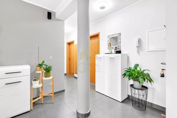 REAL G IMMO, a le plaisir de vous proposer ce magnifique appartement, situé au 1er étage d'une petite copropriété très bien entretenue.

L'appartement se compose comme suit:
 - Hall d'entrée,
 - Grande cuisine équipée séparée,
 - Salon et salle à manger avec accès au balcon à l'arrière du bâtiment,
 - 2 belles chambres,
 - 1 salle de bains avec baignoire, douche et WC.

À ceci s'ajoute:
 - 1 Garage box ainsi qu'une cave privative avec emplacement pour la machine à laver.

L’appartement bénéficie d’un emplacement idéal, à seulement 2 minutes à pied de la gare permettant de rejoindre le centre-ville en +/−25 minutes de train. Vous trouverez également plusieurs supermarchés, écoles et commerces de proximité dans le quartier, rendant le quotidien particulièrement pratique et agréable.

REAL G IMMO s'engage dans toutes vos démarches immobilières (estimation, vente, location de biens, recherche de financements).

Vous satisfaire est notre priorité !

Les prix s'entendent frais d'agence de 3 % + TVA 17 % inclus

 ---------- 
REAL G IMMO freut sich, Ihnen diese schöne Wohnung anzubieten, die im 1. Stock eines gepflegten kleinen Eigentums befindet.

Die Wohnung besteht aus:
 - Eingangsbereich,
 - Große separate ausgestattete Küche,
 - Wohnzimmer und Esszimmer mit Zugang zum Balkon auf der Rückseite des Gebäudes,
 - 2 schöne Schlafzimmer,
 - 1 Badezimmer mit Badewanne, Dusche und WC.

Hinzu kommt:
 - 1 Garagenbox sowie ein privater Keller mit Platz für die Waschmaschine.

Die Wohnung befindet sich in einer idealen Lage, nur 2 Minuten zu Fuß vom Bahnhof entfernt, der das Stadtzentrum in ca. 25 Minuten Zug erreicht. Außerdem finden Sie in der Nachbarschaft mehrere Supermärkte, Schulen und Geschäfte, was den Alltag besonders praktisch und angenehm macht.

REAL G IMMO engagiert sich bei allen Ihren Immobilienanliegen (Schätzung, Verkauf, Vermietung von Immobilien, Suche nach Finanzierungen).

Ihre Zufriedenheit ist unsere Priorität!

Die Preise verstehen sich inklusive 3 % Agenturgebühr + 17 % Mehrwertsteuer

 ---------- 
REAL G IMMO is pleased to offer this magnificent apartment, located on the 1st floor of a well-maintained small co-ownership.

The apartment is composed as follows:
 - Entrance hall,
 - Large separate equipped kitchen,
 - Living room and dining room with access to the balcony at the back of the building,
 - 2 beautiful bedrooms,
 - 1 bathroom with bathtub, shower, and toilet.

In addition:
 - 1 garage box as well as a private cellar with space for a washing machine.

The apartment benefits from an ideal location, just a 2-minute walk from the station, allowing you to reach the city center in approximately 25 minutes by train. You will also find several supermarkets, schools, and local shops in the neighborhood, making everyday life particularly practical and pleasant.

REAL G IMMO is committed to all your real estate procedures (valuation, sale, rental of properties, financing searches).

Your satisfaction is our priority!

Prices include agency fees of 3% + VAT 17%.