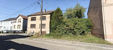 IDEAL INVESTISSEUR !
Nous VENDONS, rue des Prés à CARLING (57490), soit au centre de la localité, et proche des accès à l’autoroute A4 (METZ/STRASBOURG), 
un ensemble de deux maisons (sur rue et en fond de cour). Ces bâtiments sont établis sur un terrain d’une superficie totale de 8a63.
Bâtiment avant  :
•	Surface habitable : 151,73 m² sur 2 niveaux.
•	DPE : G.
•	Il s’agit d’une construction caractéristique des années 1960, huisseries en simple vitrage bois, non isolé, le second œuvre à reprendre entièrement.
•	La toiture de ce bâtiment est en bon état. 
•	Les niveaux sont établis sur dalles béton. 
•	Sous-sol complet avec garage.
Bâtiment arrière  :
•	Surface habitable potentielle : 244,22 m² sur deux niveaux. 
•	Sous-sol partiel. 
•	DPE : G.
•	Il s’agit également d’une construction traditionnelle, sur dalles. 
•	Sa toiture est en mauvais état, elle est à remplacer. 
•	Le second œuvre est à reprendre entièrement. 
A l’arrière de cette seconde construction, un terrain en friches. 
NB : sur la droite de cette propriété, un terrain potentiellement constructible de 7a49 pour une façade de 11.50m environ, pourra encore être vendu séparément, mais pas de manière isolée.
LES BIENS SONT IMMEDIATEMENT DISPONIBLES. 
Contact : 
Gérard STOULIG – Agent commercial EI au :
06 03 40 33 55 – agenceabel@gmail.com
NB : Les frais d’agence sont à la charge du vendeur.