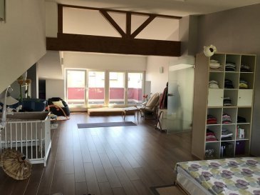 ACACIO SA vous propose cette belle maison récente de 210 m² dans le centre de Strassen, limite Belair. Elle est composée d'une cuisine équipée, d'un salon salle à manger, de 4 chambres, 3 salle de bains, d'une cave et d'un garage pour 2 voitures.
Alarme, adoucisseur d'eau, panneau solaire et volet électrique. 
Cuisine : 15 m²
Salon-salle à manger : 43 m²
Suite parentale : 39 m²
Chambre 2 : 13 m²
Chambre 3 : 16 m²
Chambre ouverte : 46 m²
