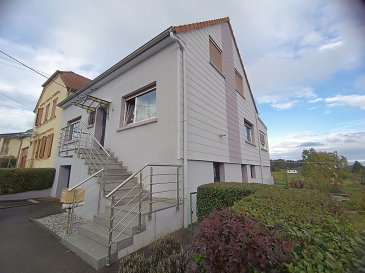 Maison 6 pièce(s) 129 m². Secteur Sarreguemines <br/>Opportunité pour cette maison d\'habitation composée :<br/>En rez de chaussée d\'une entrée / dégagement,  une cuisine, salon, salle à manger, salle d\'eau avec récente avec douche italienne, Wc individuel et 2 chambres à coucher.<br/>A l\'étage : une salle de bain et 2 autres chambres à coucher et grenier  éventuellement encore aménageable.<br/>Sous sol complet avec garage (porte sectionnelle motorisée) et beau terrain plat.<br/>La maison est équipée d\'un chauffage au fuel, la toiture est isolée et a 10 ans. <br/>Audit énergétique réalisé.<br/>Contact Nord Sud immobilier à Sarreguemines, Rohrbach les Bitche, Diemeringen et Bitche.