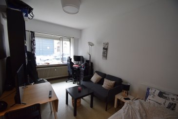 ImmoHouse vous propose à la location ce charmant studio situé rue Alfred de Musset à Luxembourg-Limpertsberg.

Avec une surface de 22m², le studio est composé de : un hall d'entrée avec dressing, une pièce de vie, une cuisine fermée, une salle de douche avec WC, une cave privative.

Loyer : 1380€ plus 180€ de charges  
Dispo : 01/12/2025  
Caution : 2 mois de loyer  
Frais d'agence : 50% du loyer partie bailleur et 50% du loyer partie locataire

Contactez-nous pour plus d'informations.