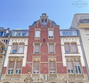 En exclusivité à Thionville ? Avenue Albert 1er
Superbe appartement rénové de 108 m² ? Hauteur sous plafond exceptionnelle ~4 m ? 1er étage ? 3 chambres - Façade style architectural ?Wilhelminien? / néo-gothique

Situé sur la très prisée avenue Albert 1er, cet appartement de caractère entièrement rénové allie charme de l'ancien et confort contemporain.

Dès l'entrée, vous serez séduit par l'incroyable hauteur sous plafond avoisinant les 4 mètres, qui offre une sensation d'espace et de luminosité rare. Les volumes généreux mettent en valeur les finitions soignées et la rénovation de qualité.

L'appartement se compose de :

Un vaste salon-séjour baigné de lumière, idéal pour recevoir et profiter d'un cadre élégant.

Une cuisine rénovée, moderne et fonctionnelle.

Trois belles chambres, calmes et spacieuses.

Une salle de douche moderne, pensée avec goût.
Une deuxième peut être ajoutée dans la chambre secondaire.

Un WC séparé.

Une cave est a disposition pour parfaire le tout.

A moins de 10 minutes à pied de la gare et situé au 1er étage d'un immeuble bien entretenu, l'appartement bénéficie d'un emplacement privilégié, à proximité des commerces, écoles, transports et de toutes les commodités du centre de Thionville.

Un bien rare sur le secteur, alliant cachet, confort et localisation idéale dans l'un des plus beaux quartiers de la ville.

Pour toutes questions ou demandes d'informations, n'hésitez pas à nous contacter, nous serons toujours à votre service.

Agence ELSA'HOME à votre écoute pour la concrétisation de vos projets en toute confiance.

-----------------------------------------------------------------

Exclusive Listing in Thionville ? Avenue Albert 1er
Beautiful renovated 108 m² apartment ? Exceptional ceiling height (~4 m) ? 1st floor ? 3 bedrooms ? ?Wilhelminian? / neo-Gothic architectural façade

Located on the highly sought-after Avenue Albert 1er, this fully renovated character apartment perfectly combines the charm of historic architecture with modern comfort.

From the moment you enter, you will be impressed by the remarkable ceiling height of nearly 4 meters, creating a unique sense of space and exceptional brightness. The generous volumes enhance the high-quality finishes and the care taken in the renovation.

The apartment features:

A spacious, light-filled living room, ideal for hosting and enjoying an elegant setting

A renovated kitchen, modern and functional

Three beautiful bedrooms, quiet and spacious

A stylish, modern shower room

Option to add a second bathroom in one of the secondary bedrooms

A separate WC

A cellar completes the property.

Located less than 10 minutes on foot from the train station, on the 1st floor of a well-maintained building, the apartment enjoys a privileged location close to shops, schools, public transport and all the amenities of central Thionville.

A rare property on the market, offering charm, generous volumes and an ideal location in one of the city's most desirable neighborhoods.

For any questions or requests for information, please do not hesitate to contact us ? we are always here to assist you.

ELSA'HOME Agency, at your service to help bring your projects to life with confidence.
