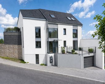 !!! NOUVEAU PROJET IMMOBILIER AUTORISE A DUDELANGE !!!  
Située dans le quartier « d'Italie », maison d'habitation existante non habitable à rénover en totalité, disposant d'une autorisation de bâtir pour la création de 2 appartements - Duplex, à savoir :  

Duplex 1 : surface habitable de +/- 95 m², comprenant :  
- Hall d'entrée.  
- Salon et salle à manger avec accès aux 2 terrasses de +/- 16 m² et +/- 7 m².  
- Cuisine indépendante.  
- WC séparé.  
- Salle de bains.  
- Une chambre à coucher.  
- Cave au sous-sol  

Duplex 2 : surface habitable de +/- 131 m², comprenant :  
- Hall d'entrée.  
- Salon et salle à manger.  
- Cuisine en partie ouverte sur salle à manger.  
- Salle de bains avec fenêtre.  
- WC séparé.  
- Buanderie privative dans l'appartement.  
- 2 chambres à coucher.  
- Cave au sous-sol.  

Au sous-sol : accès de plein pied sur la rue.  
- Entrée principale de la maison.  
- Garage pour une voiture.  
- Local poubelle.  
- Local chaufferie.  
- 2 caves pour chacun des deux duplex.  

La maison à rénover dispose d'une surface totale de +/- 300 m², dont +/- 225 m² habitables.  

La parcelle de terrain dispose d'une surface totale de 1,19 ares.  

Située au calme, dans le quartier d'Italie, à proximité immédiate du centre-ville et de toutes ses commodités.  

La maison est vendue dans son état actuel : à charge de l'acquéreur d'effectuer les travaux de rénovation correspondant à l'autorisation de bâtir.  

Disponibilité immédiate.