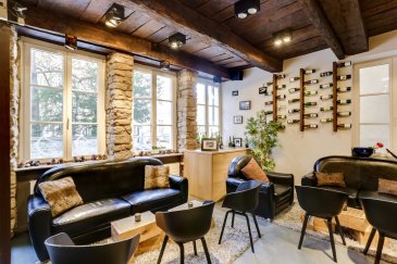 !!! SOUS-COMPROMIS !!! 

Bardia Allami & RE/MAX Select vous proposent à la vente ce fond de commerce de Bar à Vin/Brasserie/Restauration en face du Palais Grand-Ducal, assurant une fréquentation importante liée à son cave à vin. 
Situé dans le quartier dynamique du Centre-Ville cette brasserie/bar à vin comprend: 3 grandes salles, cuisine équipée quasi neuve, réserve de vin & champagne compris. Possibilité de faire 70 couverts, 3 WC, l'ensemble totalement rénové. Installation électrique, plomberie et sanitaire refait à neuve.
Possibilité d'avoir une terrasse devant la Cour du Palais Grand-Ducal.
Possibilité d'avoir une place de parking.
Loyer de 4650€ charges comprises. Vente de ce fond de commerce sous licence brasserie.
Objet rare, dans un lieu unique, quartier vivant de la ville de Luxembourg, Palais Grand-Ducal, cave à vin complet compris dans le prix.
!!! à voir absolument !!!
!!! Lieu exceptionnel, très prisé !!!