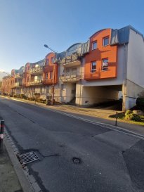 Immo Nordstrooss vous propose un appartement charmant de +/- 102.41m2 à vendre à Bissen, sis à 5 min de Mersch ou +/- 15 min de Luxembourg-Kirchberg !!

Ce beau appartement est composé comme suit:

- Hall d'entrée,
- un grand living lumineux,
- cuisine équipée ouverte,
- trois belle chambres à coucher,
- une salle de bain,
- un débarras,
- un balcon.

Une cave et un garage et un emplacement extérieur complètent le tous.

Pour plus de renseignements ou une visite (visites également possibles le samedi sur rdv), veuillez contacter le 691 850 805.

Proposition de crédit/financement à taux compétitif d'une banque luxembourgeoise incluse dans nos services gratuit.