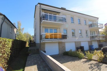 Bel appartement de 95 m2 situé dans un immeuble dans une rue calme de Bertrange.<br><br>L\'appartement dispose de:<br>Hall d\'entrée, grand living/salle à manger avec accès au balcon, cuisine équipée, 2 chambres à coucher, 1 salle de bain, 1 WC séparé, 1 balcon,   cave et garage fermé box avec un emplacement extérieur.<br><br>On dispose également un jardin commun qu\'on peut utiliser.