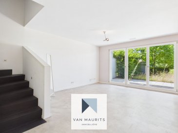 Sittué à Helmsange (130 B, route de Diekirch) dans la commune de Walferdange, au rez-de-chaussée dune résidence datant de 2007 cet appartement-duplex d'une surface habitable de ± 103 m² se compose comme suit:

Au rez-de-chaussée la porte dentrée donne sur un séjour salon/salle à manger de ± 41 m² avec une cuisine équipée, ouverte avec un accès à une terrasse de ± 21 m² et jardin de ± 40 m².
Le séjour possède une armoire vestiaire près de lentrée et dessert un wc séparé de ± 2 m² ainsi quun débarras de ± 2 m².

Au 1er étage la cage descalier de ± 4 m² donne sur un palier de nuit de ± 4 m² qui dessert 2 chambres de ± 14 et 16 m² (une armoire encastrée) avec un balcon commun pour deux chambres, de ± 12 m², une salle de bains de ± 8 m² (baignoire,douche, double lavabo, wc).

Au sous-sol un emplacement de parking privé de ± 14 m² ainsi quune cave de 6 m² complètent loffre.

Détails complémentaires:

Jardin privé de ± 40 m2 avec terrasse de ± 21 m²,
Construction 2007,
CPE A -B,
Orientation sud,
Charges 560 euros/mois,
Chaudière au gaz, chauffage au sol,
Fenêtres châssis bois-alluminium, double vitrage, volets électriques.