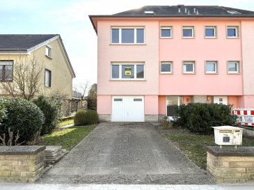 Promotions Schmit & Schmit vous propose à la VENTE une très belle maison de +/- 165m² habitable dans un quartier paisible à Bertrange.

La maison se compose comme suit :

- +/- 165m² habitable
- salon et cuisine équipée au 1er étage 
- 3 chambres à coucher au 2ieme étage
- 1 grande chambre avec salle de douche au dernier étage 
- terrasse et balcon
- plusieurs salles de douche et WC séparées 
- garage et emplacements extérieur 
- jardin donnant plein sud 

infos et renseignement au +352 31 67 13
info@schmit-schmit.lu
visite sur RDV

www.schmit-schmit.lu
