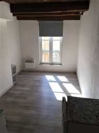 Studio idéal étudiant – Proche Fac du Saulcy

À seulement 10 minutes à pied de la Faculté du Saulcy, ce studio non meublé de 14,6 m² est parfaitement adapté pour un étudiant.

Il se compose :

- d’une pièce principale lumineuse avec coin cuisine équipée (plaques de cuisson et réfrigérateur),
- d’une salle de bain avec baignoire,
- de WC.

Chauffage individuel électrique.

Disponible immédiatement.