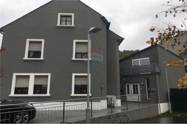 Veuillez contacter Eusébio Henriques pour de plus amples informations :
- T : 691 66 00 33
- E : henriques.eusebio@remax.lu

RE/MAX, Spécialiste de l'immobilier à Diekirch, vous propose ces 2 maisons mitoyennes avec deux emplacements privatifs. Une des deux maisons a été rénovée en partie avec beaucoup de goût.
Idéal pour deux familles.
Ce bien est composé de deux maisons, une de 138 m² et la deuxième de 108 m², composées de la façon suivante :

Première maison :

Rez-de-chaussée :
 
Hall d'entrée 8.45 m²
Séjour 26 m²
Cuisine 13 m²

1er étage :
Chambre 1 de 13.20 m²
Chambre 2 de 17.45 m²
Salle de bain d'environ 12 m²

Dernier étage :
Chambre avec séjour et local dressing d'environ 36 m² 

Deuxième maison :

Rez-de-chaussée :
Hall d'entrée donnant directement sur un grand salon/séjour et cuisine ouverte 52 m².
WC séparé.

1er étage :
Salle de bain 7.55 m²
2 chambres 21 m² et 11 m²
Espace bureau 9 m²

Frais d’agence RE/MAX : 3 % du prix de vente à la charge de la partie venderesse + TVA