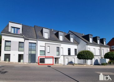 En vente, l'Immobilière de l'Attert vous propose ce bel appartement de 57,77 m² situé dans le village de Colpach-Haut, commune d'Ell.

L'appartement situé au rdch se compose de:

- hall d'entrée avec armoire intégrée
- séjour / salle à manger avec coin cuisine équipée, sortie sur belle terrasse de +/- 32 m²
- débarras
- salle de douche, lavabo et wc
- 1 chambre à coucher.

L'appartement dispose d'une cave et d'un emplacement de parking intérieur, buanderie commune.

Pour plus d'informations ou pour visiter ce bien, contactez-nous au +352 23 62 90 20 ou sur immo@immoaida.lu

Consultez nos biens sur www.immoaida.lu