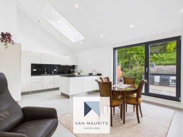 Parfaitement bien situé, dans une petite copropriété, à la limite de Belair et Limpertsberg (sis 59, rue Jean-François Boch), dans une résidence de 2023 avec un CPE A-B, au 2ème et dernier étage, avec orientation ouest, ce penthouse avec une hauteur sous plafond de 3 m au salon bénéficie d'une surface habitable de ± 65 m² et se compose comme suit :

Au 2ème étage, l'entrée se fait directement dans l'appartement par un ascenseur privatif, qui dessert un vaste espace ouvert composé d'un salon/salle à manger/cuisine de ± 35 m², une chambre de ± 12 m² avec un dressing de ± 7 m² avec meubles sur mesure, une terrasse couverte de ± 7 m², orienté ouest avec vue sur jardin, une salle de douche de ± 4 m² (douche italienne, lavabo) et un wc séparé.

Le rez-de-chaussée comprend une cave privative de ± 3 m², une buanderie commune et un local pour vélos.

Elements supplémentaires :

Situation hyper centrale, mais au clame ;
Construction de 2023;
Passeport énergétique A-B;
Belle luminosité;
Hauteur sous plafond de 3 m.;
Dernier étage;
Etat excellent, meubles sur mesures, matériaux de qualité, aucuns travaux ;
Orientation ouest, sans vis-à-vis ;
Charges 300 € par mois ;
Résidence de 3 unités;
Triple vitrage en aluminium, volets électriques ;
Chauffage au sol ;
Idéal pour un pied à terre, un premier achat ou un investissement ;
Centre de la ville à proximité directe;
Tramway et bus à 3 min. à pied.

Agent responsable : Katia Gravière au 661 33 29 82 ou katia@vanmaurits.lu




.