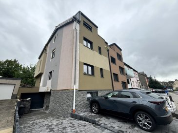 NEUF ET EN COURS DE FINITION, POUR 1ERE OCCUPATION AU 01/10/2024.
Situé au 2ème étage de la résidence en cours du construction et disponible « clés en mains » au 1er octobre 2024, bel appartement de +/- 63 m² + terrasse de +/-5 m², comprenant :

- Hall d'accueil.
- Grand salon et salle à manger avec accès terrasse arrière.
- Cuisine non équipée en partie ouverte sur salle à manger.
- Wc séparé.
- Grande chambre à coucher avec coin dressing et salle de douche privative.
- Cave privative et buanderie commune.

POSSIBILITE D'ACQUERIR UN ENSEMBLE DE 2 PARKINGS EXTERIEURS EN BANDE AU PRIX DE 30 000 € OU UN PARKING LIFT POUR 2 VOITURES SITUE A L'INTERIEUR DE LA RESIDENCE AU PRIX DE 70 000 €.

Neuf est disponible pour 1ère occupation au 1er octobre 2024, dans un quartier exclusivement résidentiel très tranquille.

Classe énergétique, BC : fenêtres en triple vitrage et volets électriques, chaudière, gaz et chauffage par le sol, VMC, vidéophone ?
Garanties biennale et décennale.

Visite possible sur rendez-vous.