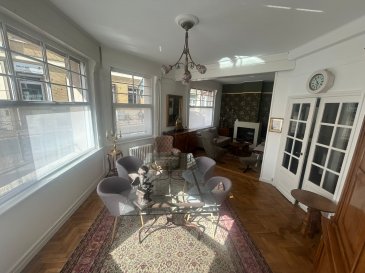 A 5 mn à pied du métro  Saint Maurice Pellevoisin, magnifiqu. À seulement 5 minutes à pied du métro Saint-Maurice Pellevoisin et du parc Barberousse, découvrez ce magnifique appartement au charme unique, offrant de nombreuses possibilités d'aménagement.
 A LILLE, avec Miss-Immo
Venez découvrir ce magnifique et charmant appartement. Un bien coup de coeur, atypique et plein de potentiel. Visite vivement conseillée !
Dès l'entrée, un sas dessert un vaste séjour au parquet en chevron, sublimé par une cheminée à gaz  qui apporte cachet et authenticité.
La cuisine entièrement équipée s'ouvre sur une véranda baignée de lumière, idéale pour un coin lecture ou un espace détente, donnant accès à un jardin commun à l'usage presque privatif ! L'appartement dispose actuellement d'un bureau au rdc de 12,02 m2 pouvant très bien servir de chambre ainsi qu'une salle de bain douche  et de toilettes  séparées avec espace vestiaire.
Quant au premier étage il offre une grande chambre de 13,75 m2.
Atouts complémentaires et points forts : Vous bénéficiez d'un accès direct à un jardin via la véranda lumineuse, un véritable atout pour profiter d'un extérieur intimiste en plein coeur du quartier. Un  grand garage attenant  de 24 m2
Possibilité de lui offrir un potentiel rare : Acquérir un deuxième garage attenant de 32 m2 soit en créant un espace indépendant, atelier ou un second logement (plan à l'appui) idéal profession libérale. Les possibilités sont multiples. Prix du garage 55 000 EUR.
Un devis a été réalisé par les propriétaires actuels, compter env. pour un espace parental env. 40 000 EUR et ce, tout en conservant un grand garage
Prix de vente : 395 000 EUR honoraires inclus, Prix Hors Honoraires 380 000 EUR, Honoraires à la charge de l'acquéreur 15 000 EUR T.T.C.
Le DPE a été réalisé le 25/10/2025 en F 380 et GES F 83 énergie finale 373. Montant estimé des dépenses annuelles d'énergie : entre 2870 EUR et 3930 EUR (références 2021, 2022, 2023). Risques naturels et technologiques : informations disponibles sur georisques.gouv.fr
copropriété de 7 lots, 8 garages et 7 caves, gérée par syndic, les charges annuelles sont de 1071,96 EUR comprennent l'entretien des parties communes, absence de procédure pour impayés.
L'Avis de Miss-Immo : Un Vrai coup de coeur, pour les amateurs de charme et d'élégance, tout près du métro, des commerces et lycées, écoles.
Gare de lille Europe à env. à peine 10 mn à pied.