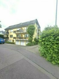 ** A VENDRE STUDIO ACTUELLEMENT LOUE **  

IDEAL POUR INVESTIR  

A vendre au sein d'une petite résidence à Mersch (situé au deuxième étage) d'une surface de +/-30 m2.  

Le studio est doté d'un hall d'entrée, d'une kitchenette équipée fonctionnelle avec espace vie et petite separation d'espace nuit, une salle de douche (lavabo, WC et douche) et petit débarras séparé et un emplacement extérieur viennent compléter ce bien.  

Au sous-sol, se trouve une buanderie commun.  Location actuelle est de 800 euros + 110 euros charges.  

Ce bien bénéficie d'un emplacement pratique à proximité des commodités : Commerces & services  -Supermarchés et commerces (centre de Mersch) à ± 5 min  
-Restaurants et services du quotidien à ± 5 min Éducation & Écoles fondamentales et lycée à ± 5 min Transports & accès  
-Gare de Mersch  
-Accès autoroute A7  
-Transports en commun à proximité Loisirs  
-Parc de Mersch et espaces verts  
-Centre aquatique Krounebierg et infrastructures sportives.  

Pour tout renseignement complémentaire ou information veuillez nous contacter par email info@immonordstrooss.lu ou par Tél: 691 850 805.  

Proposition de crédit/financement à taux compétitif auprès des banques Luxembourgeoise incluse dans nos services gratuits.