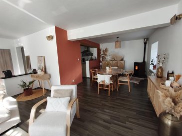 Siersthal - Maison individuelle 5 pièces avec jardin - 110 m². A Siersthal, venez découvrir cette maison à louer, composée :
- au rez de chaussée : salon ouvert sur salle à manger et cuisine équipée avec accès direct sur le terrain et la terrasse couverte, salle d'eau avec douche italienne, WC séparé, grande chambre.
~ à l'étage: dégagement, 2 chambres et grenier.
Les + : triple vitrage, poêle à Pellets parking, carport, terrain .

Loyer 670 € + 25€ charges


Retrouvez toutes nos annonces sur www.nordsud-immobilier.fr
Rohrbach les Bitche - bitche et Sarreguemines AU 03 72 64 01 02