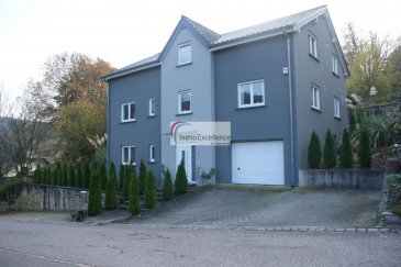 IMMO EXCELLENCE vous propose en exclusivité cette jolie maison libre des quatre côtés d'une surface habitable d'environ 271 m2 ainsi que d'une surface utile d'environ 392 m2 sur un terrain de 6.5 ares.

La maison se compose comme suit : Au rez-de-chaussée vous trouvez : Un spacieux hall d'entrée ( 15.42 m2 ), un espace WELLNESS avec douche et sauna ( 23.21 m2 ), une cave avec buanderie comprenant un anticalcaire de la marque GRÜNBECK ( 19.99 m2 ), une chaufferie comprenant une chaudière de marque BUDERUS de 2005 ( 10.92 m2 ), un double garage ( 41.70 m2 ), un tour d'escalier vers le 1er étage ( 3.18 m2 ). Au 1er étage vous trouvez : Une cuisine ouverte ( 19.89 m2 ), une véranda ( 19.15 m2 ), un hall ( 13.98 m2 ), une chambre-à-coucher ( 15.44 m2 ), un débarras ( 3.29 m2 ), un spacieux double séjour ( 33.13 m2 ) avec accès direct sur la terrasse ( 36 m2 ), une deuxième chambre-à-coucher ( 21.48 m2 ), un W.C. séparé ( 1.73 m2 ), une deuxième terrasse ( 8 m2 ), un tour d'escalier vers le deuxième étage ( 4.9 m2 ). Au deuxième étage vous trouvez : Un hall ( 12.55 m2 ), une chambre-à-coucher ( 15.49 m2 ), avec accès sur un balcon ( 6.04 m2 ), un deuxième hall avec porte coulissante en verre ( 3.61 m2 ), une deuxième chambre-à-coucher ( 15.93 m2 ), une salle-de-bains avec douche ( 9.96 m2 ), une salle-de-douche ( 5.07 m2 ), une troisième chambre-à-coucher ( 14.30 m2 ), ainsi qu'une quatrième chambre-à-coucher ( 17.12 m2 ). 

 A l'extérieur vous trouvez encore 4 emplacements pour voitures, un joli jardin entièrement aménagé, ainsi que deux terrasses dont une munie d'une marquise. 

DILLINGEN se situe à seulement quelques minutes du Müllerthal, aussi nommée petite suisse du Luxembourg, à 10 minutes d'Echternach et à 30 minutes du centre-ville de Luxembourg.

Maison de charme à voir absolument !!
Ref agence :3426776